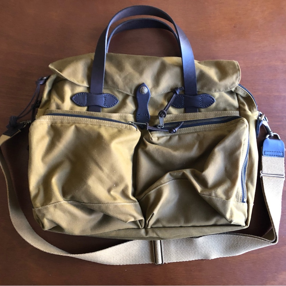 Filson Twill briefcase/ shoulder bag. Like new, hardly used.